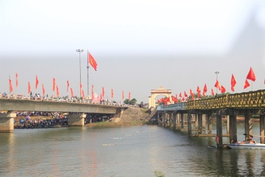 Hàng chục ngàn lượt khách tham quan “đất lửa” dịp nghỉ lễ