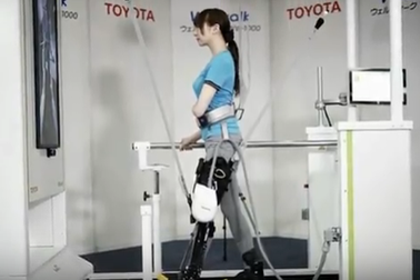 Toyota phát triển thiết bị hỗ trợ người liệt tập đi