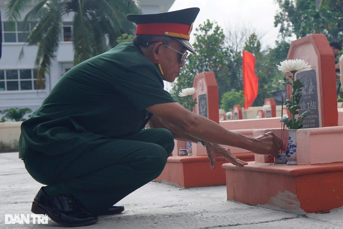 Xúc động lễ truy điệu 60 liệt sĩ hy sinh tại đồi Xuân Sơn - 8 Xúc động lễ truy điệu 60 liệt sĩ hy sinh tại đồi Xuân Sơn - 8