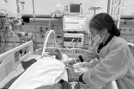 Người cha nghèo qua đời, bỏ lại vợ mắc ung thư và con trai nằm liệt