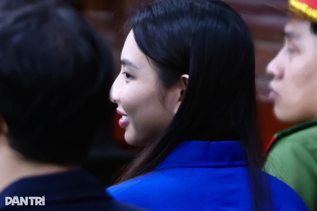 Đề nghị phạt Hoa hậu Thùy Tiên, Quang Linh Vlogs 2 năm đến 2 năm 6 tháng tù - 1