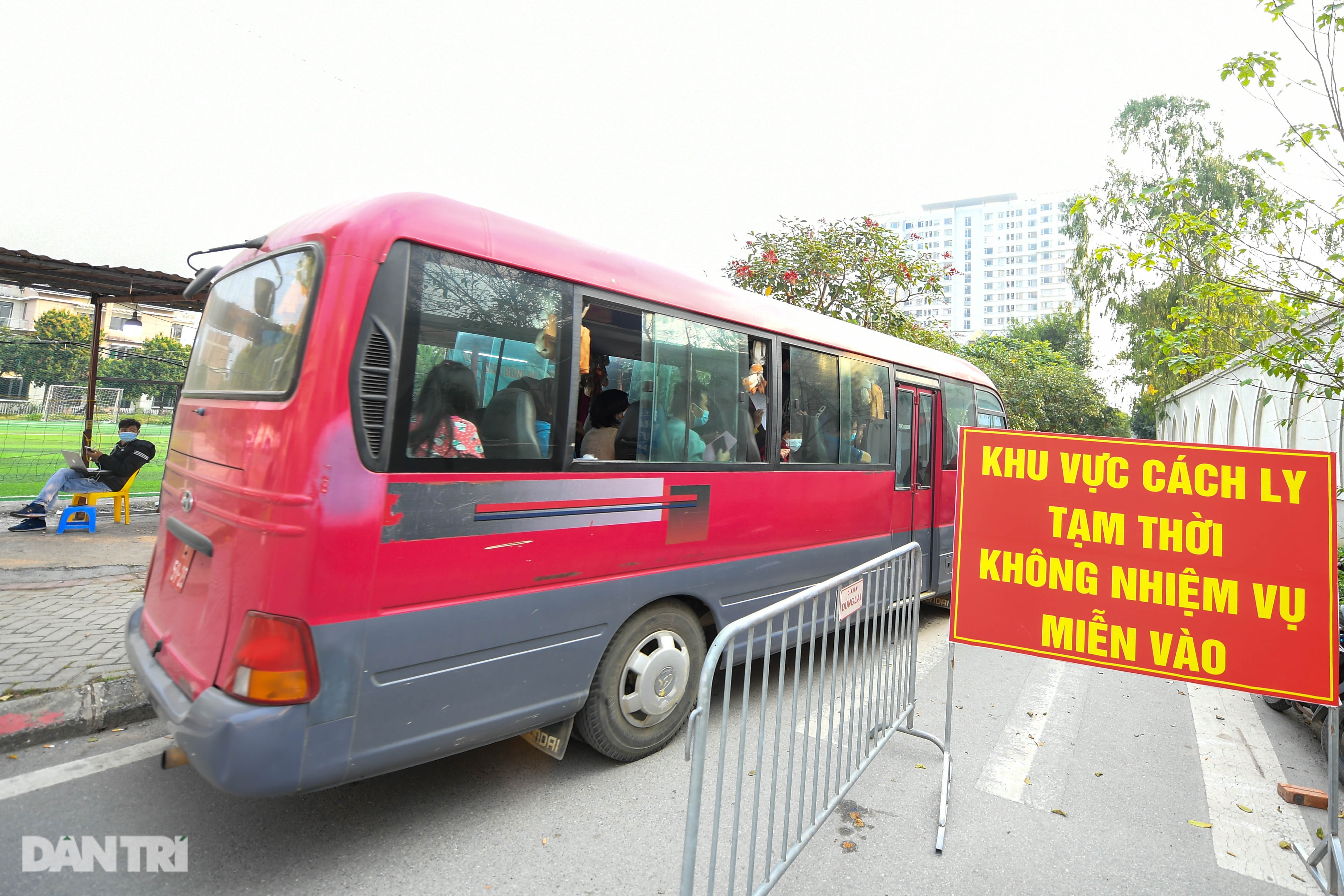 Toàn bộ người cách ly tại Tiểu học Xuân Phương được trở về nhà ăn Tết - 18 Toàn bộ người cách ly tại Tiểu học Xuân Phương được trở về nhà ăn Tết - 18