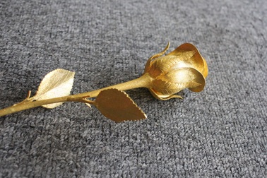 Ngắm bông hồng bằng vàng 24k quà tặng 8/3