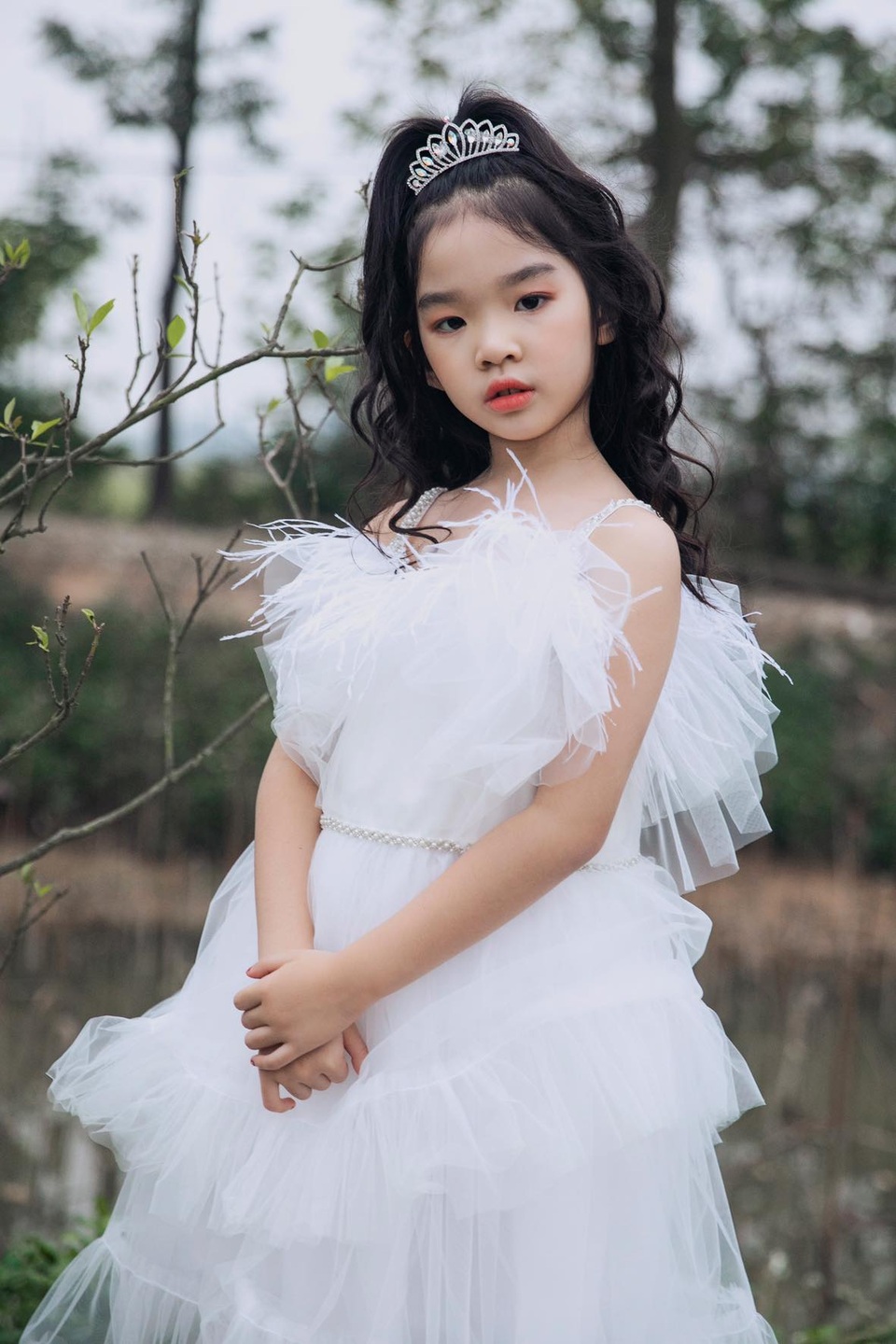 Con gái Xuân Lan nổi bật trên sàn catwalk - 6 Con gái Xuân Lan nổi bật trên sàn catwalk - 6