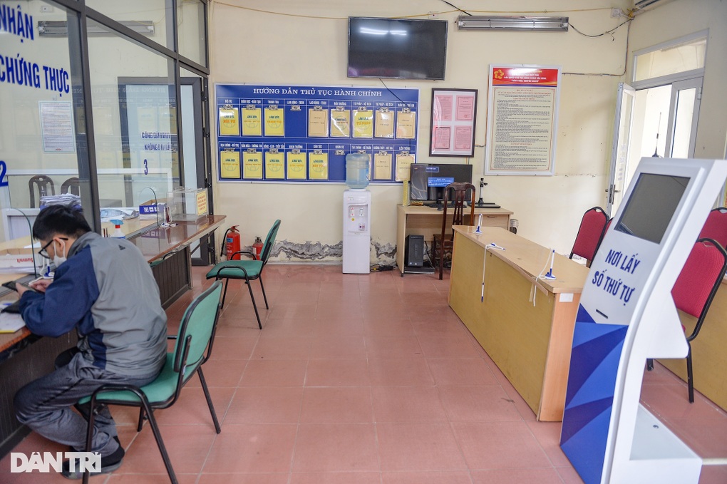 Công sở Hà Nội ngày đầu làm việc: Vắng người dân đến làm thủ tục hành chính - 1 Công sở Hà Nội ngày đầu làm việc: Vắng người dân đến làm thủ tục hành chính - 1