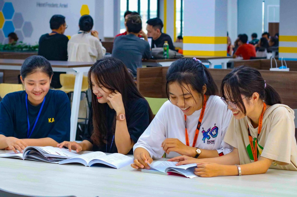 Trường ĐH Kinh tế - Luật công bố điểm sàn và bổ sung phương thức mới - 1 Trường ĐH Kinh tế - Luật công bố điểm sàn và bổ sung phương thức mới - 1