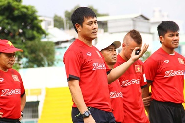 HLV Hữu Thắng mất "phó tướng" ở đội tuyển Việt Nam