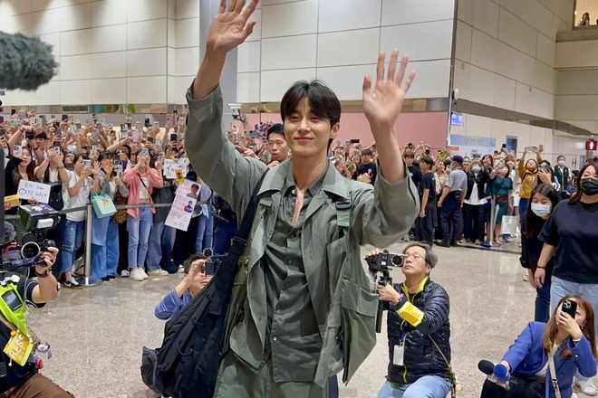 Tới Đài Loan (Trung Quốc), Byeon Woo Seok tiếp tục được người hâm mộ chào đón nồng nhiệt (Ảnh: Ettoday).