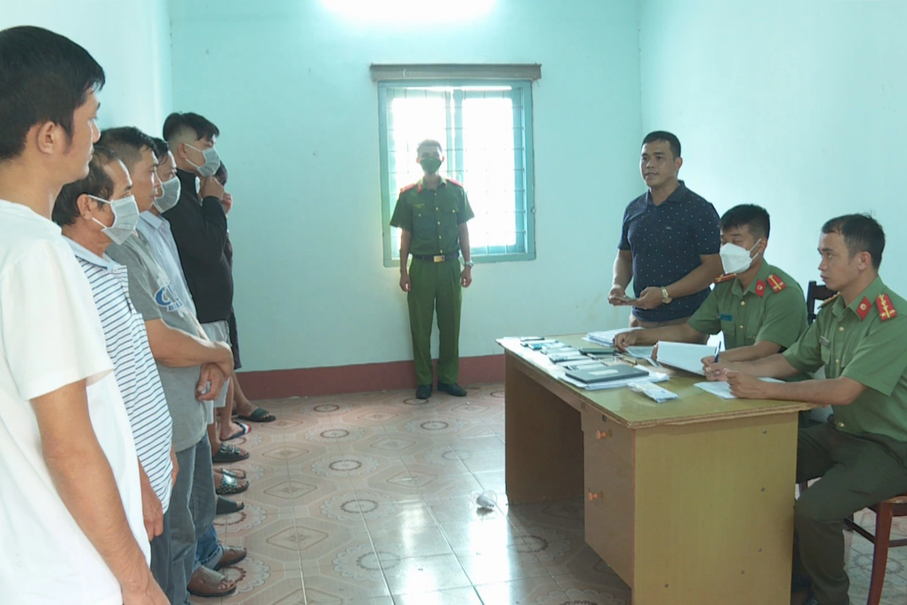 Đường dây cá độ bóng đá mỗi tháng giao dịch trên 40 tỷ đồng - 1 Đường dây cá độ bóng đá mỗi tháng giao dịch trên 40 tỷ đồng - 1