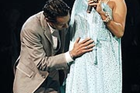 Jennifer Lopez chính thức thừa nhận có bầu