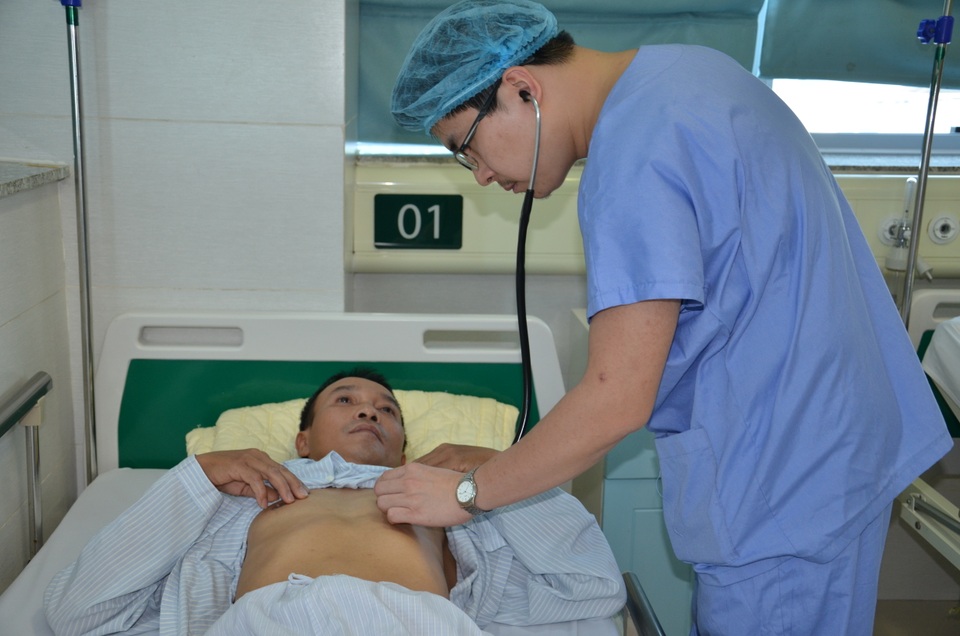 Bác sĩ bệnh viện Bạch Mai kêu gọi giúp đỡ người đàn ông đang nguy kịch - 3 Bác sĩ bệnh viện Bạch Mai kêu gọi giúp đỡ người đàn ông đang nguy kịch - 3