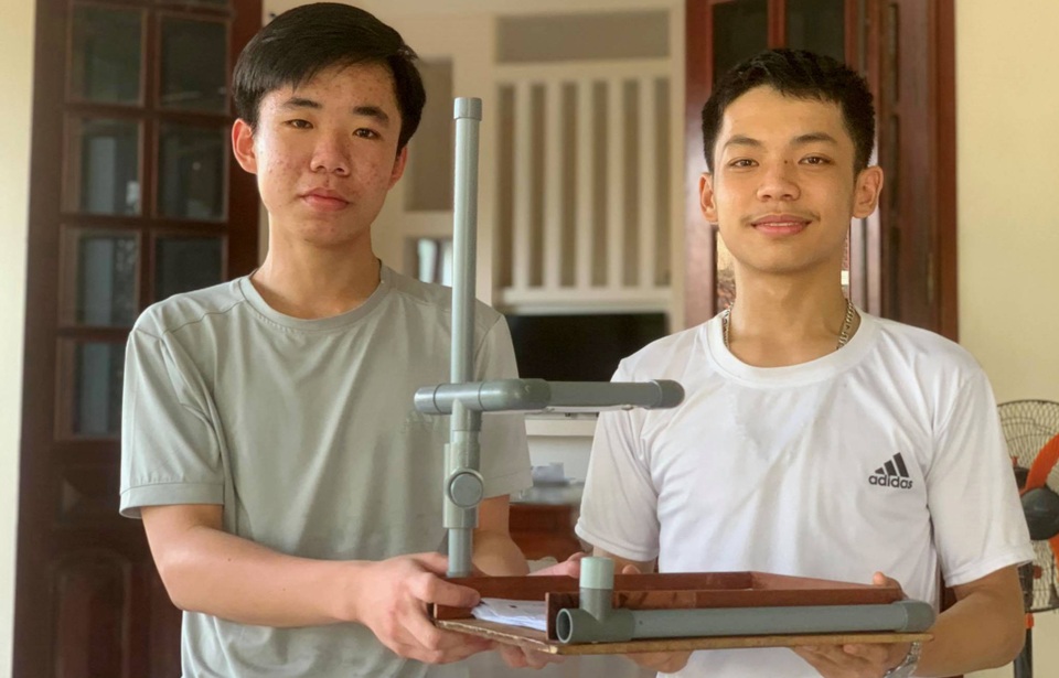 Học sinh phổ thông sáng chế giá chấm thi trắc nghiệm chỉ hơn 100.000 đồng - 1