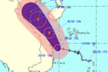 Bão số 2 tiến gần sát bờ biển miền Trung