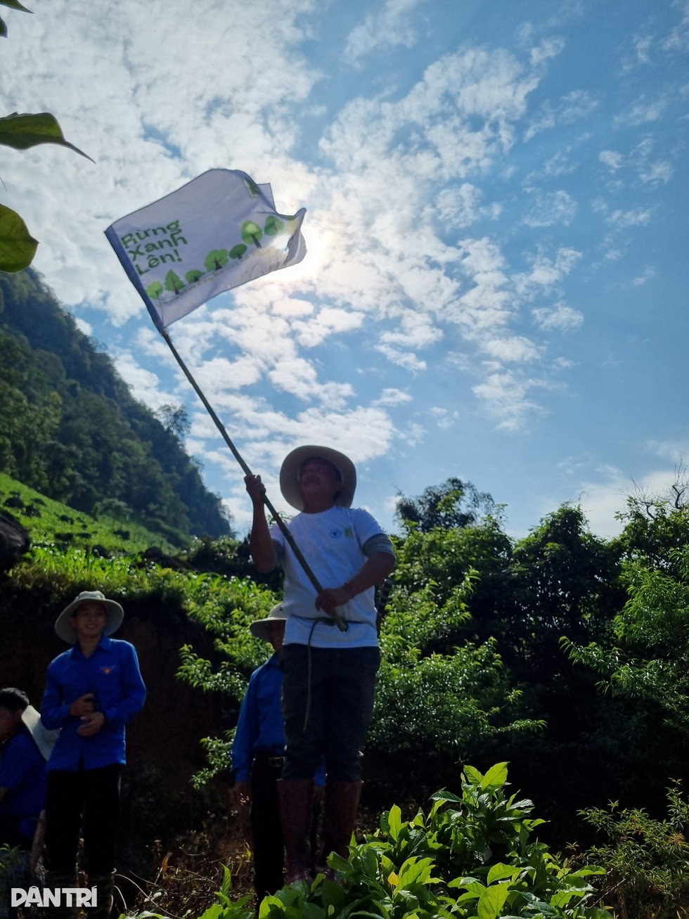 Người trẻ vượt non cao nắng cháy, vào rừng làm nhà cho vượn đen má trắng - 5 Người trẻ vượt non cao nắng cháy, vào rừng làm nhà cho vượn đen má trắng - 5