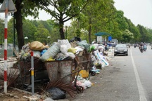 Rác thải tràn lan khắp các tuyến đường trung tâm thành phố Thanh Hóa