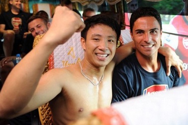 Arsene Wenger mời “Running Man” Việt Nam sang Emirates