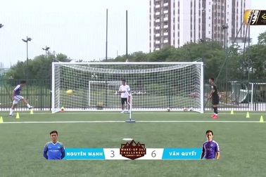 Văn Quyết và Nguyên Mạnh so tài trong trận “chung kết” nghẹt thở