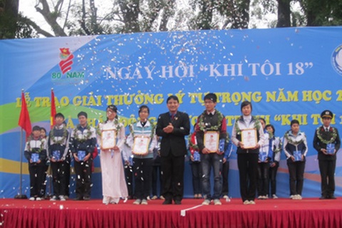 Tưng bừng lễ trao giải Lý Tự Trọng và ngày hội “Khi tôi 18”