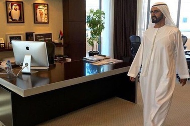 Quốc vương Dubai vi hành đột xuất, cho “nghỉ hưu non” 9 quan chức đi làm muộn