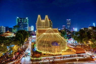 Lưu giữ khoảnh khắc mùa lễ hội rực rỡ với Galaxy S25 FE