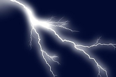 Hai người bị sét đánh chết khi đang gặt lúa