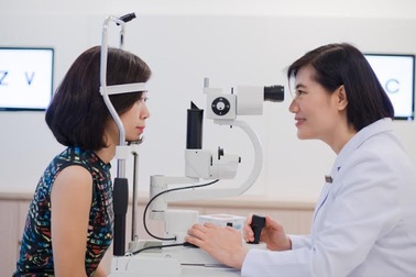 Vì sao có triệu chứng ruồi bay trước mắt?