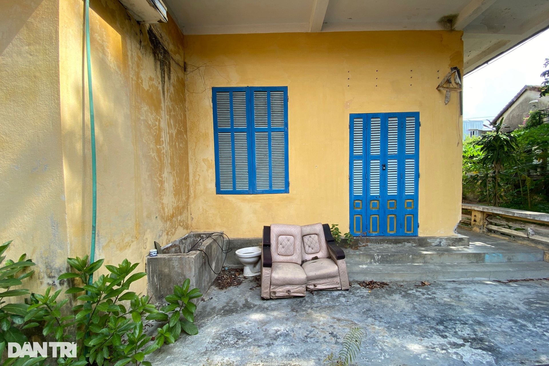 Nhà lưu niệm mẹ vua Bảo Đại bị bỏ hoang, là nơi người lang thang trú ngụ - 8 Nhà lưu niệm mẹ vua Bảo Đại bị bỏ hoang, là nơi người lang thang trú ngụ - 8