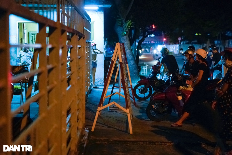 Phong tỏa công ty bếp gas vì có F1 liên quan thai phụ dương tính SARS-CoV-2 - 8 Phong tỏa công ty bếp gas vì có F1 liên quan thai phụ dương tính SARS-CoV-2 - 8