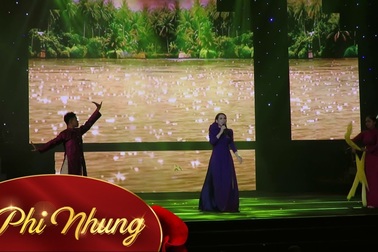 Trở lại Bạc Liêu do Phi Nhung trình bày là sáng tác nhạc sĩ Vũ Đức Sao Biển "đo ni đóng giày" cho giọng hát của Phi Nhung.