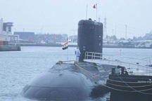 Tàu ngầm Ấn Độ bốc khói mù mịt, 2 thủy thủ mất tích