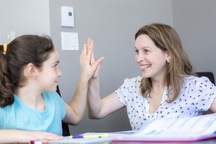 Tại sao không nên khen trẻ thông minh?