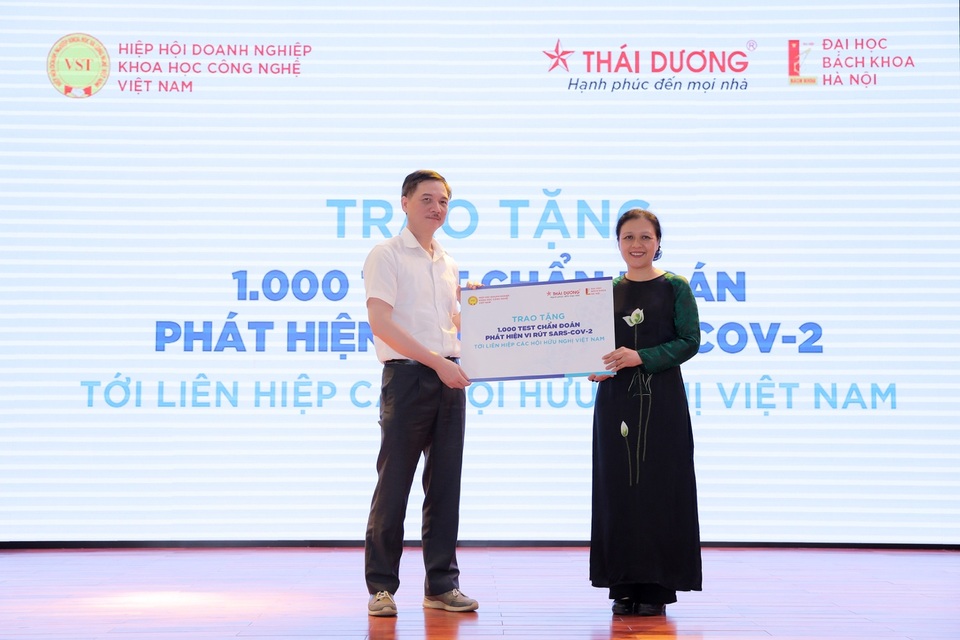 Việt Nam công bố thêm hai bộ kit chẩn đoán Covid-19 đạt chuẩn quốc tế - 5 Việt Nam công bố thêm hai bộ kit chẩn đoán Covid-19 đạt chuẩn quốc tế - 5