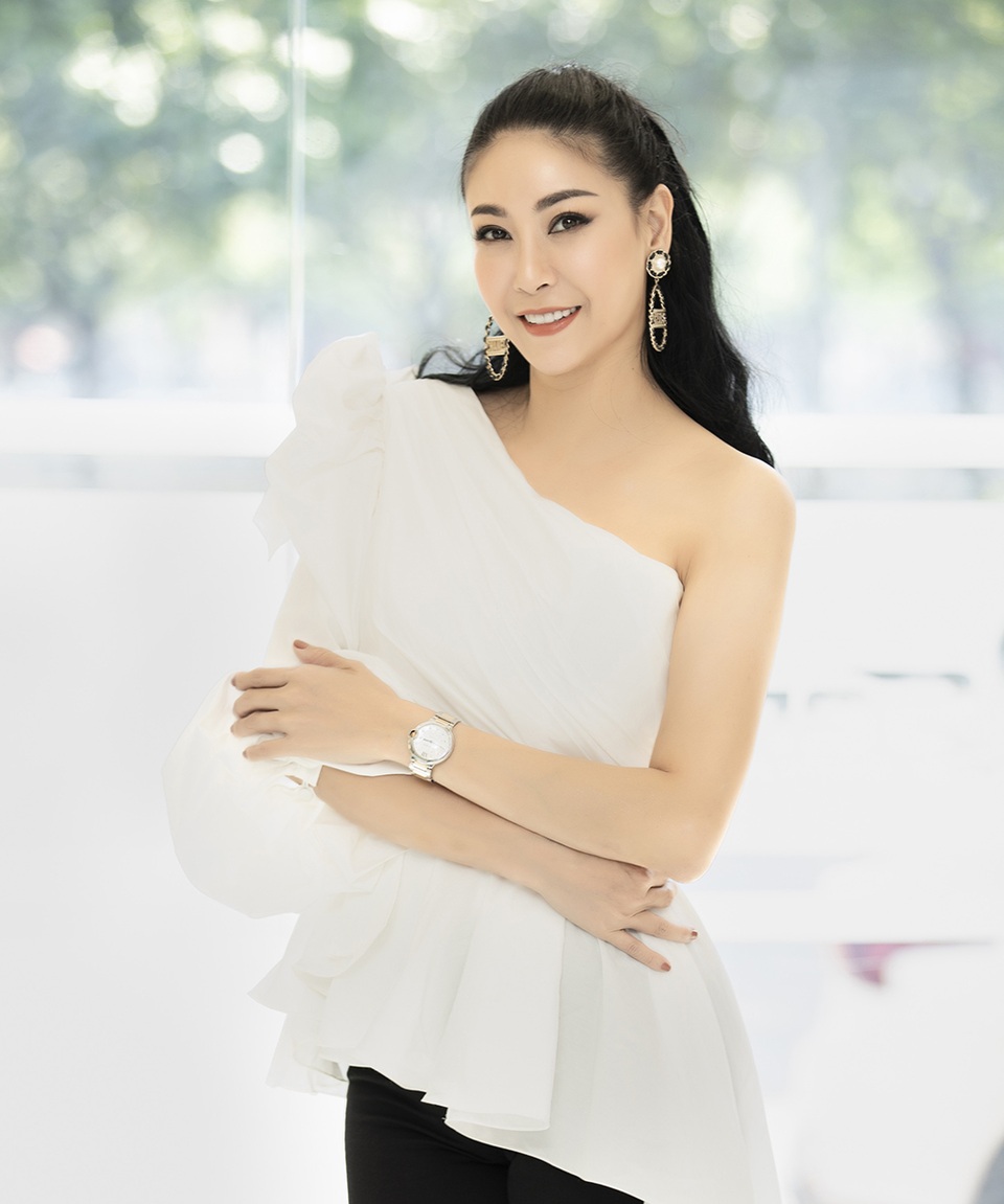 Hà Kiều Anh lần đầu tiết lộ lý do thi Hoa hậu và mức cát-xê sau đăng quang - 5 Hà Kiều Anh lần đầu tiết lộ lý do thi Hoa hậu và mức cát-xê sau đăng quang - 5