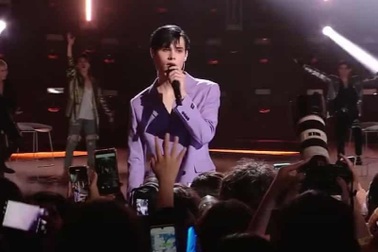 "Trai đẹp" khốn khổ vì mãi không thể... thua trong show thực tế