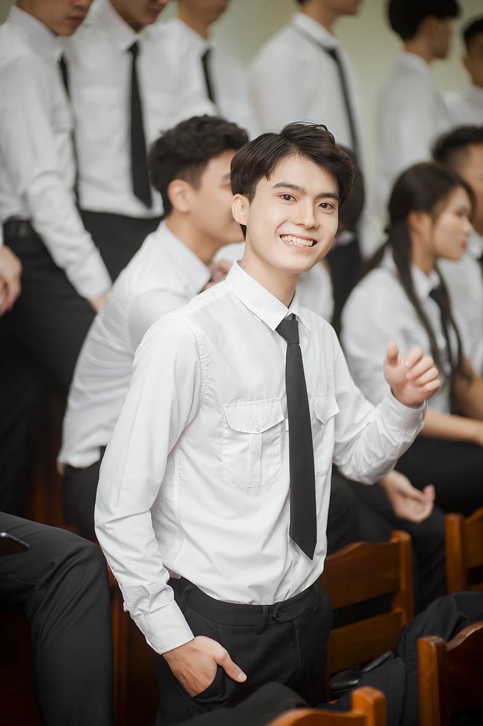 Hot boy Học viện Tòa án điển trai trong ảnh kỷ yếu chia tay giảng đường - 4 Hot boy Học viện Tòa án điển trai trong ảnh kỷ yếu chia tay giảng đường - 4