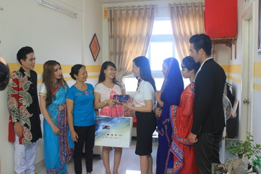 Khán giả hào hứng khi nhận vé tham dự concert “Cô dâu 8 tuổi”