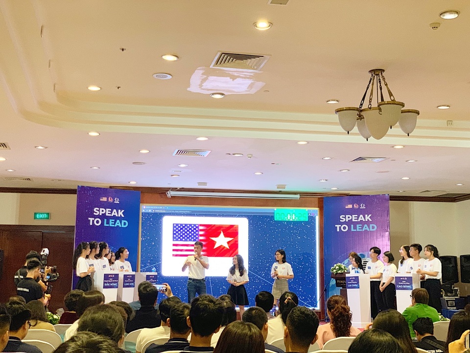 Học sinh 5 tỉnh tranh tài hùng biện tiếng Anh về quan hệ Việt - Mỹ - 2 Học sinh 5 tỉnh tranh tài hùng biện tiếng Anh về quan hệ Việt - Mỹ - 2