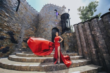 Chùm ảnh nóng bỏng của Minh Thảo sau 1 năm đăng quang Ms International Business 2018