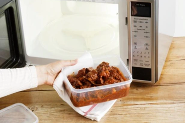 Sử dụng nhựa trong lò vi sóng có thực sự gây hại?