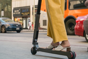 Hyundai ra mắt scooter chạy điện siêu gọn nhẹ