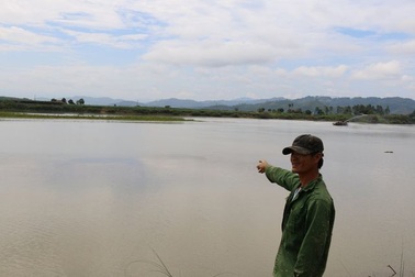 Một con bạc đuối nước nghi do nhảy xuống sông chạy trốn công an