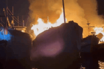 Ba tàu cá đang neo đậu bất ngờ bốc cháy trong đêm ở Đà Nẵng