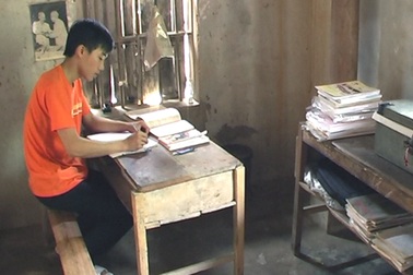 Cậu học trò mồ côi và ước mơ bào chế thuốc chữa trị cho người nghèo 