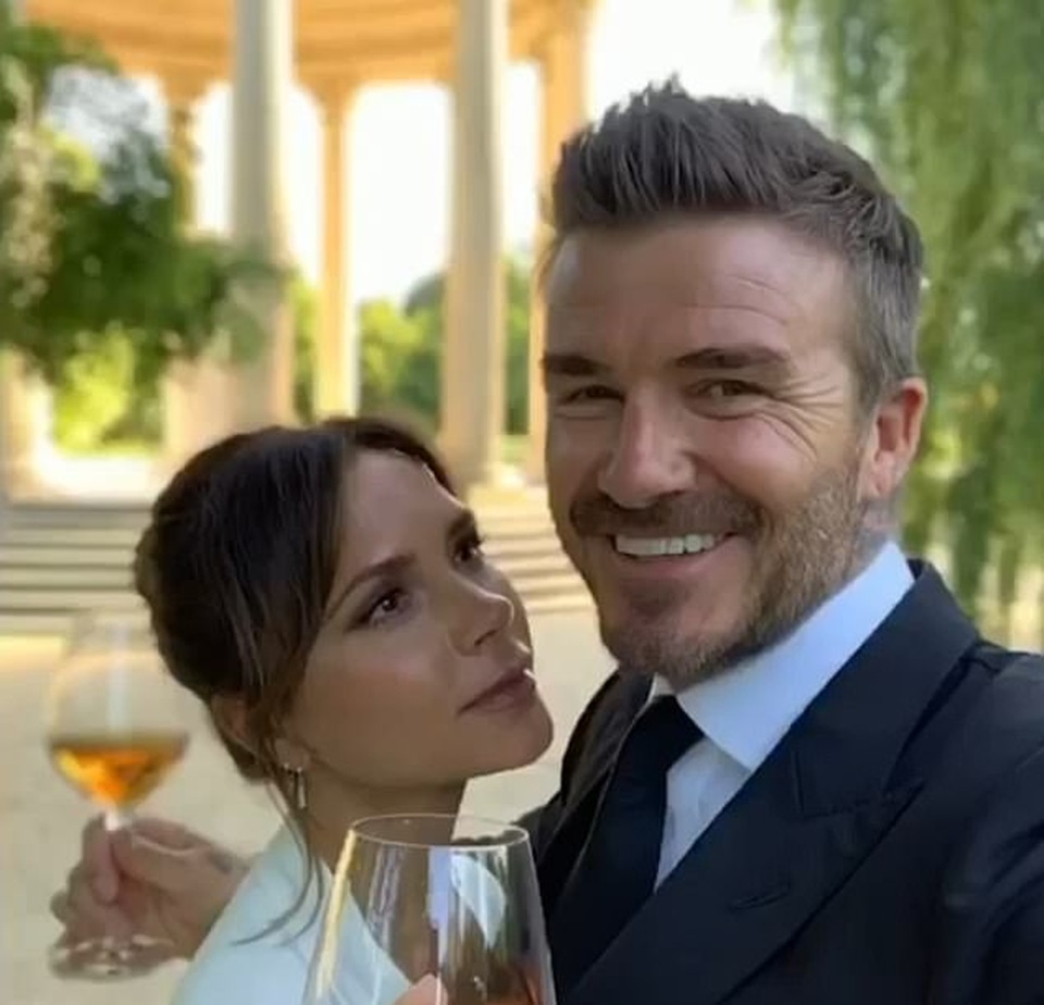 David Beckham nhớ lại khoảnh khắc “phải lòng” Victoria - 1