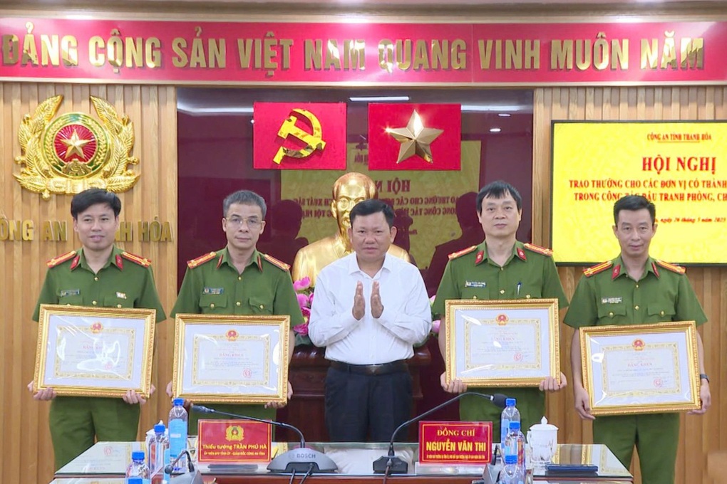 Phá hàng loạt chuyên án lớn, Công an Thanh Hóa được thưởng nóng - 1 Phá hàng loạt chuyên án lớn, Công an Thanh Hóa được thưởng nóng - 1