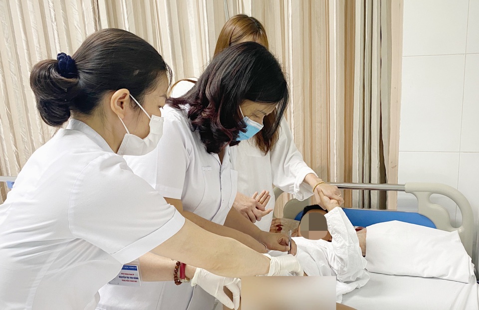 Bị chó đẻ tấn công, bé trai 9 tuổi chấn thương nghiêm trọng vùng dương vật - 1 Bị chó đẻ tấn công, bé trai 9 tuổi chấn thương nghiêm trọng vùng dương vật - 1
