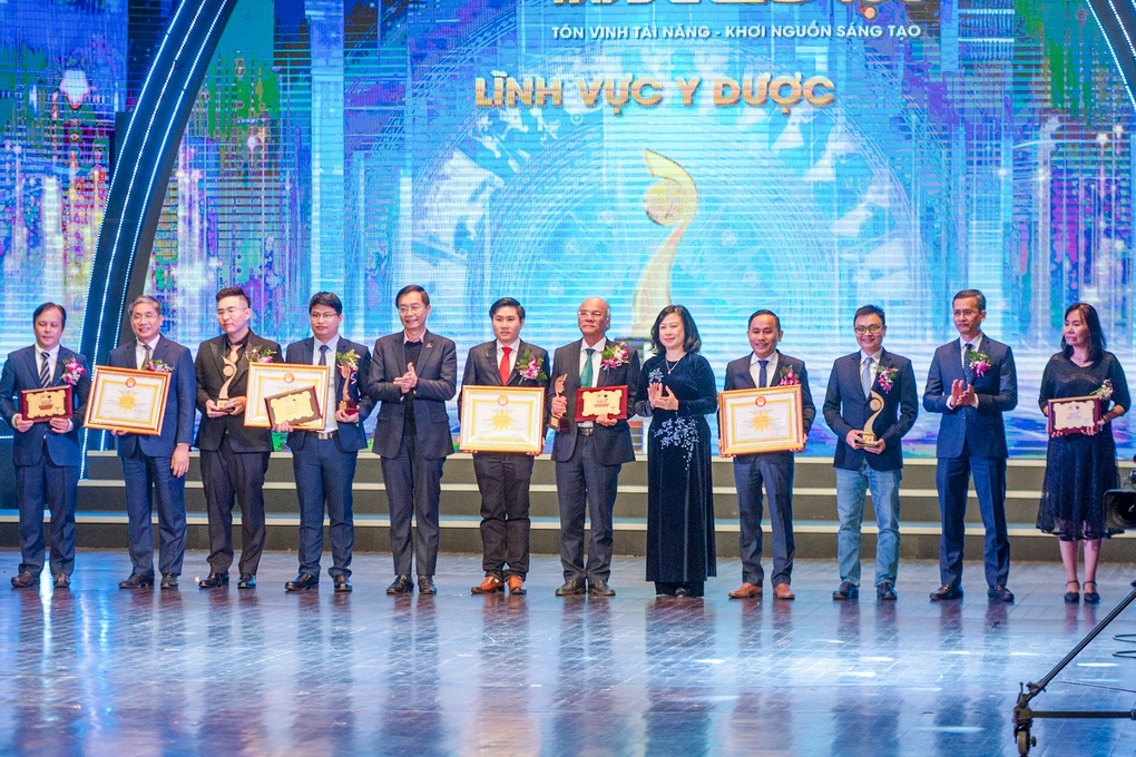 Cách xử lý sụn sườn tự thân sáng tạo của bác sĩ Việt trong tạo hình mũi - 2 Cách xử lý sụn sườn tự thân sáng tạo của bác sĩ Việt trong tạo hình mũi - 2