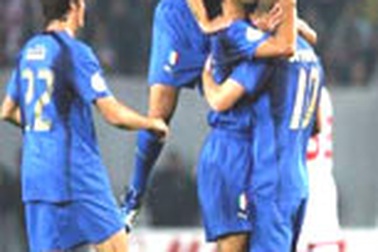 Italia thắng trận quan trọng, Pháp "đại phá" cầu môn Faroe