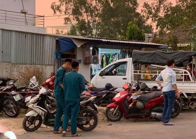 Nóng: Con trai nghi giết chết bà nội và mẹ ruột, chém gần đứt 2 tay của bố tại Sài Gòn - Ảnh 1. Nóng: Con trai nghi giết chết bà nội và mẹ ruột, chém gần đứt 2 tay của bố tại Sài Gòn - Ảnh 1.