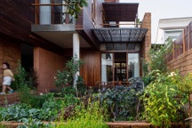 Cận cảnh nhà vườn “trốn” khói bụi đẹp mê hồn của cặp vợ chồng trẻ ở Sài Gòn